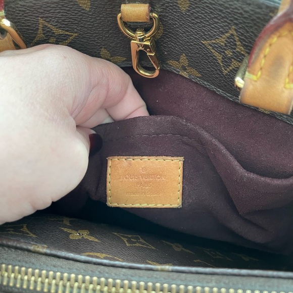 Louis Vuitton Montaigne 2016 - Picture 9 of 12